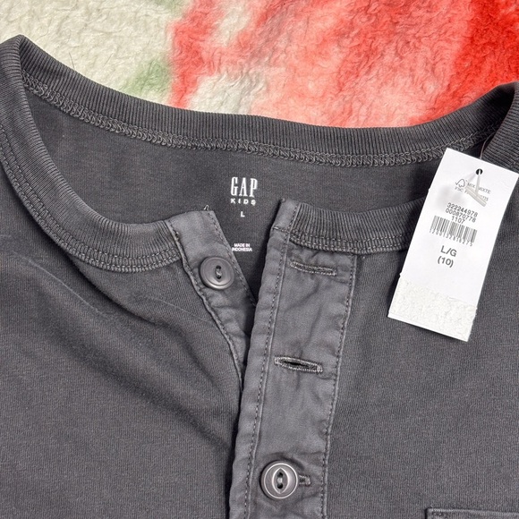 NWT GAP Boy’s Lrg Black Short Sleeve Tee. Offers welcome. 15% off w 2+ bundle. - Picture 3 of 6